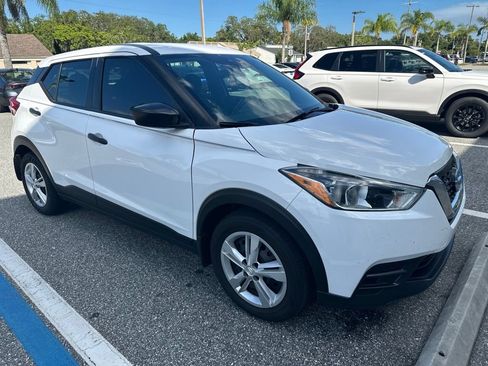 Used 2020 Nissan Kicks S FWD image 1