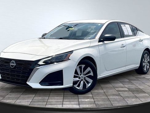 Certified 2025 Nissan Altima 2.5 S FWD image 13