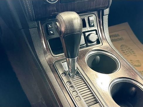 Used 2017 Chevrolet Traverse LT w/ Style and Technology Package image 17