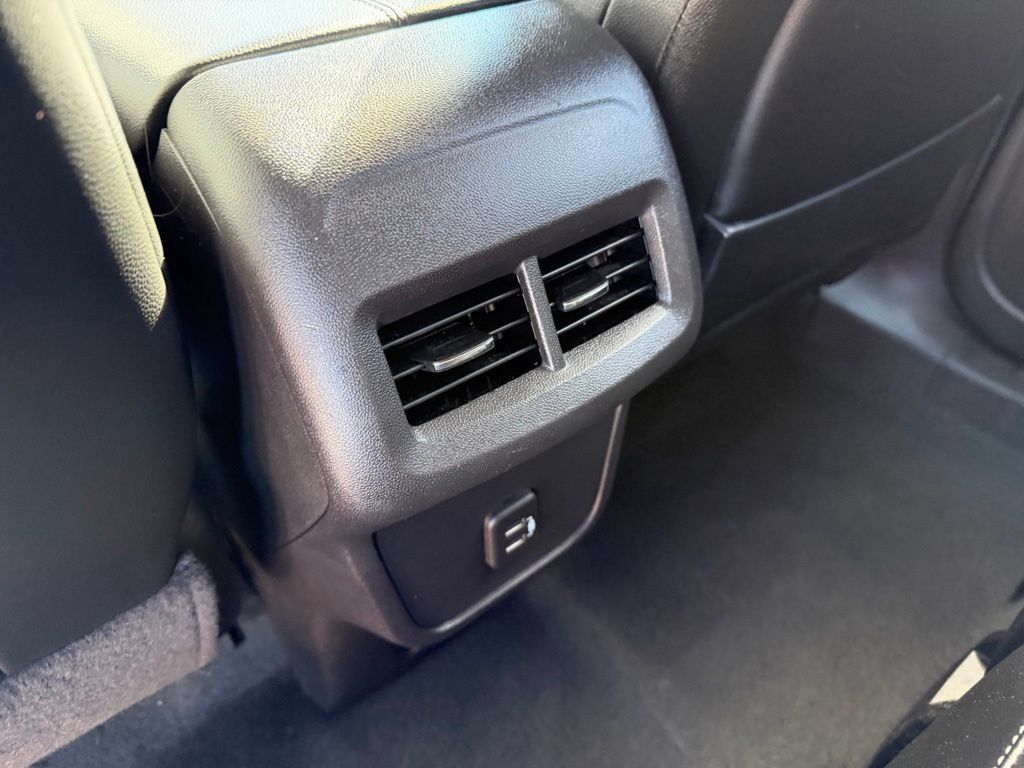 Used 2024 GMC Terrain SLT FWD image 16