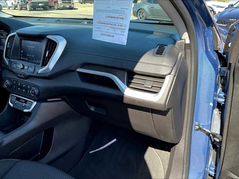 Used 2024 GMC Terrain SLE image 17
