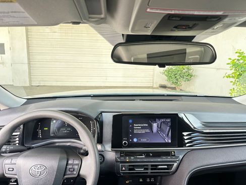 Used 2025 Toyota Camry LE image 33