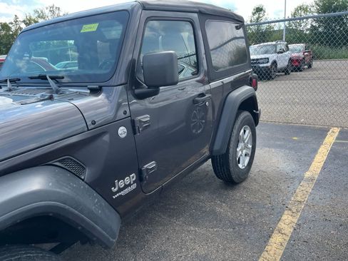 Used 2020 Jeep Wrangler Sport AWD/4WD image 9