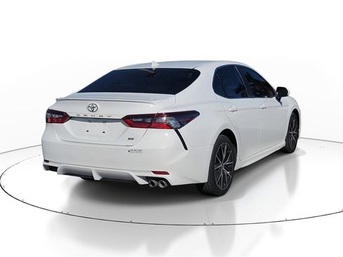 Used 2023 Toyota Camry SE image 4