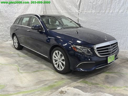 Used 2017 Mercedes-Benz E 400 4MATIC Wagon image 2