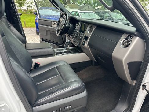 Used 2017 Ford Expedition Limited AWD/4WD image 19