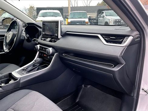 Used 2019 Toyota RAV4 XLE image 17