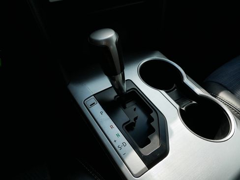 Used 2014 Toyota Camry SE w/ Fleet Convenience Package image 27