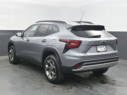 New 2026 Chevrolet Trax LT w/ Driver Confidence Package FWD image 8