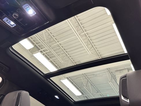 Used 2025 Cadillac Escalade Sport w/ LPO, ONYX Package image 45