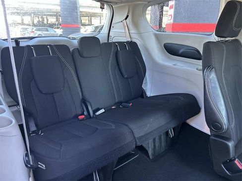 Used 2023 Chrysler Voyager LX image 15