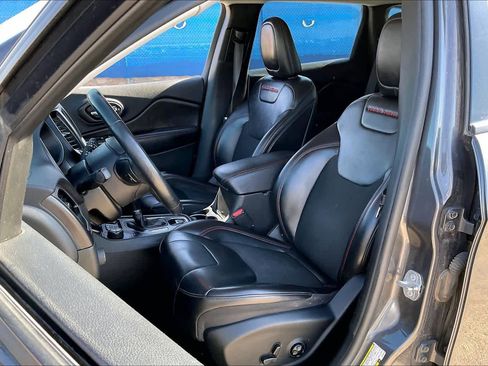 Used 2019 Jeep Cherokee Trailhawk w/ Cold Weather Group image 7