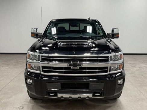 Used 2019 Chevrolet Silverado 2500 High Country w/ Duramax Plus Package image 4