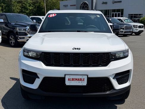 Used 2024 Jeep Grand Cherokee Altitude AWD/4WD image 10