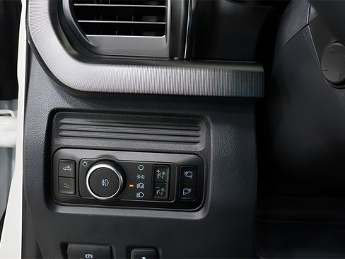 Used 2025 Ford F350 Platinum image 19