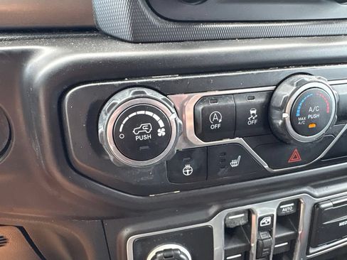 Used 2018 Jeep Wrangler Unlimited Sport S AWD/4WD image 23