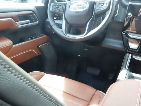 New 2026 GMC Sierra 3500 Denali Ultimate w/ LPO, Black Badging Package AWD/4WD image 9