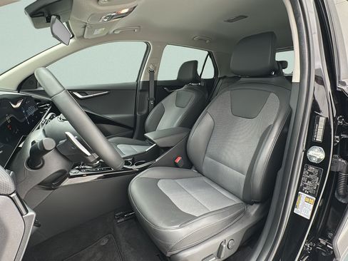 Used 2024 Kia Niro EX w/ EX Cold Weather Package FWD image 13