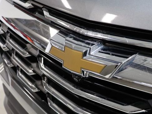 Used 2025 Chevrolet Equinox LT w/ Safety and Technology Package FWD image 12
