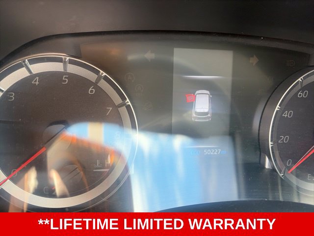 Used 2022 Toyota Highlander LE AWD/4WD image 3
