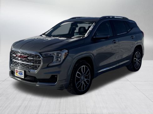 Used 2023 GMC Terrain Denali w/ Denali Premium Package image 3