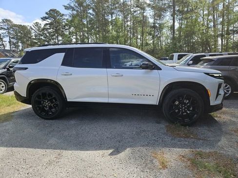 Used 2024 Chevrolet Traverse RS image 6