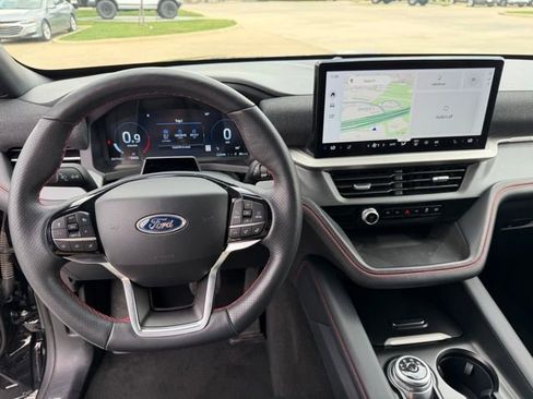 Used 2025 Ford Explorer ST-Line w/ ST-Line Street Pack AWD/4WD image 13