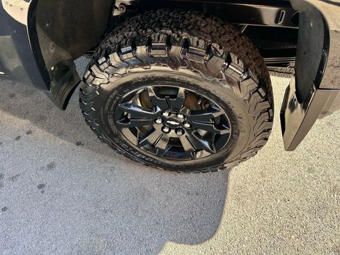 Used 2018 Chevrolet Colorado Z71 w/ LPO, Premium Interior Package image 14