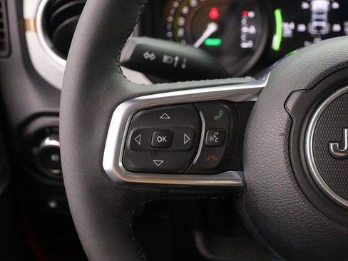 Used 2025 Jeep Wrangler Unlimited Sahara AWD/4WD image 11