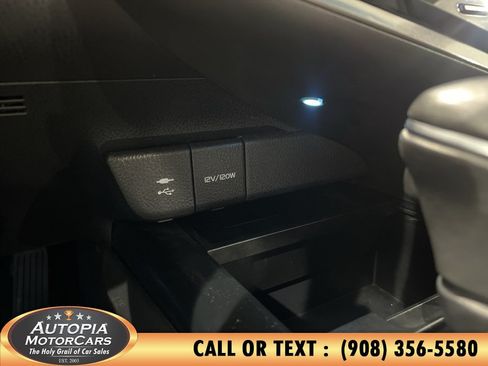 Used 2018 Toyota Camry XLE FWD image 32