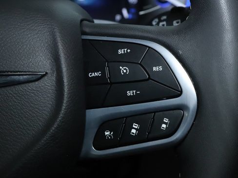 Used 2023 Chrysler Pacifica Touring-L FWD image 22