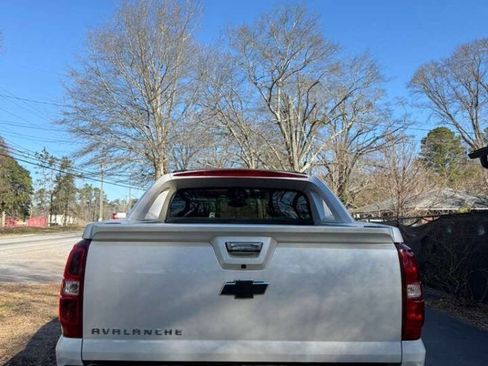Used 2013 Chevrolet Avalanche LTZ image 5