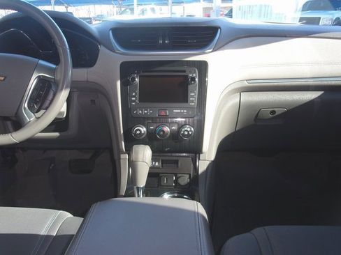 Used 2017 Chevrolet Traverse LT image 16