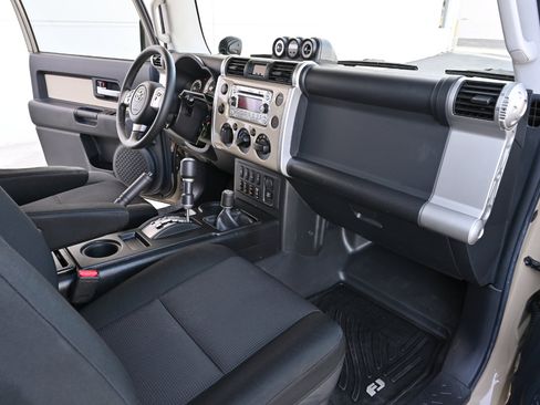 Used 2014 Toyota FJ Cruiser 4WD w/ Upgrade Package image 16