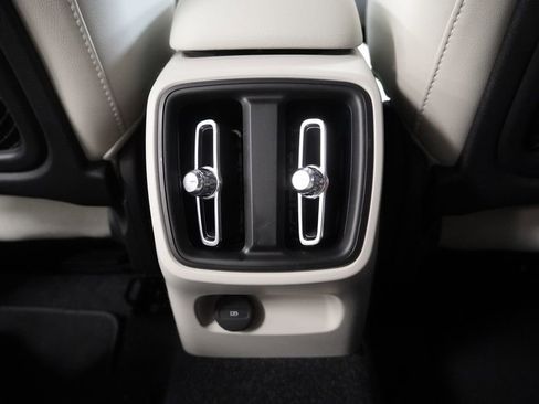 Used 2019 Volvo XC40 T5 Momentum AWD/4WD image 30