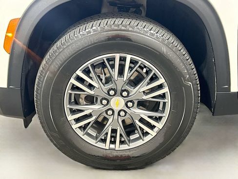 Used 2024 Chevrolet Traverse LT w/ LPO, Floor Liner Package FWD image 29