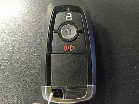 Used 2017 Ford Edge SEL w/ Equipment Group 201A FWD image 32