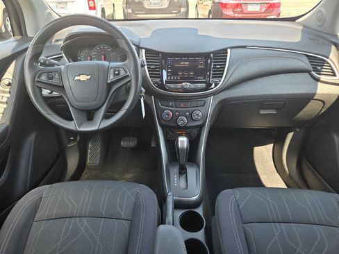 Used 2020 Chevrolet Trax LT FWD image 25
