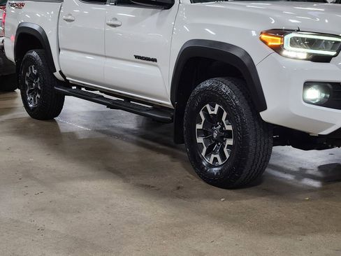 Used 2022 Toyota Tacoma TRD Off-Road AWD/4WD image 16