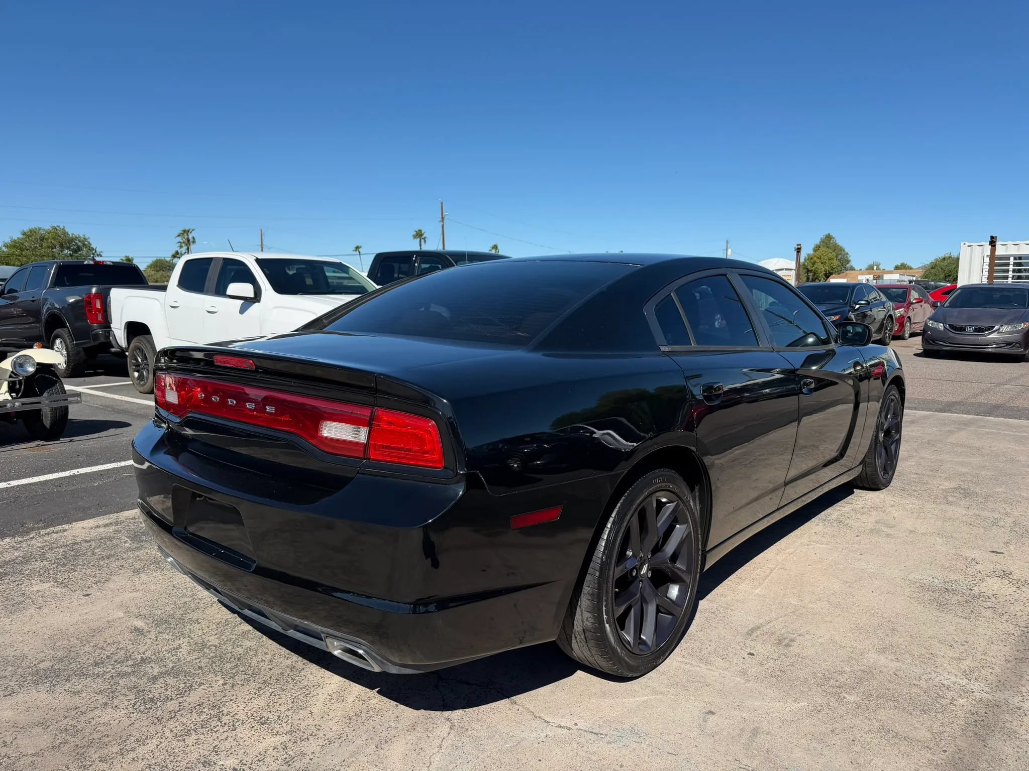Used 2013 Dodge Charger SE RWD image 9