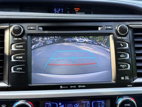 Used 2018 Toyota Highlander XLE FWD image 56