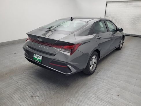 Used 2025 Hyundai Elantra SE FWD image 9