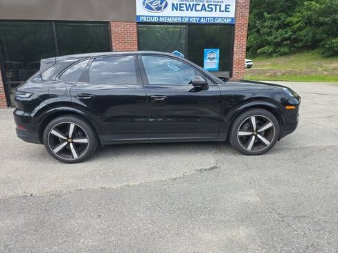 Used 2024 Porsche Cayenne AWD/4WD image 4