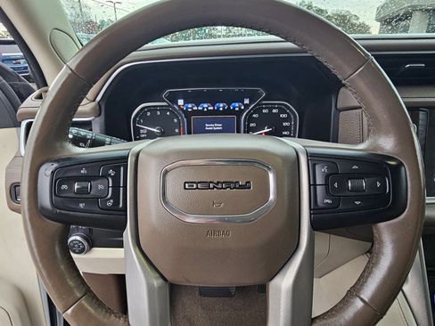 Used 2021 GMC Yukon Denali w/ Denali Premium Package image 11