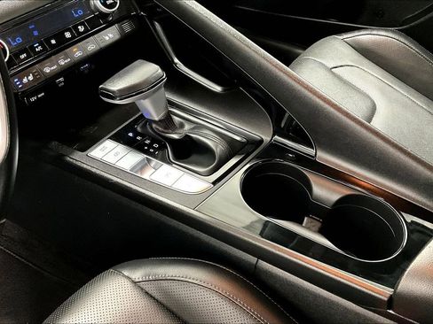 Certified 2022 Hyundai Elantra Limited image 17