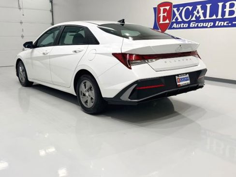 Used 2024 Hyundai Elantra SE FWD image 11