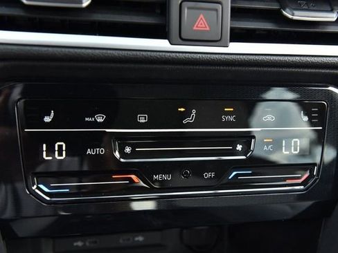 New 2026 Volkswagen Taos SE image 14