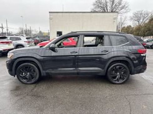 Used 2023 Volkswagen Atlas SE w/ Panoramic Sunroof Package AWD/4WD image 8