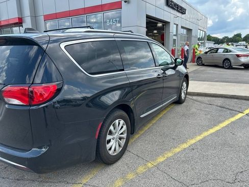 Used 2018 Chrysler Pacifica Touring-L Plus FWD image 6