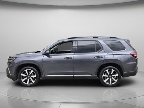 Certified 2025 Honda Pilot Touring image 5